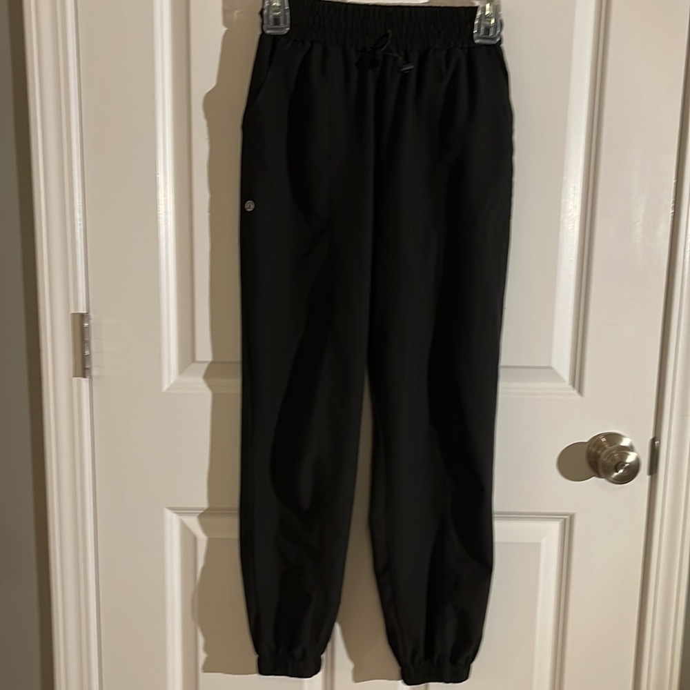 Lululemon dance studio elastic at bottom. Ties at waist Trade if you have m 🥰